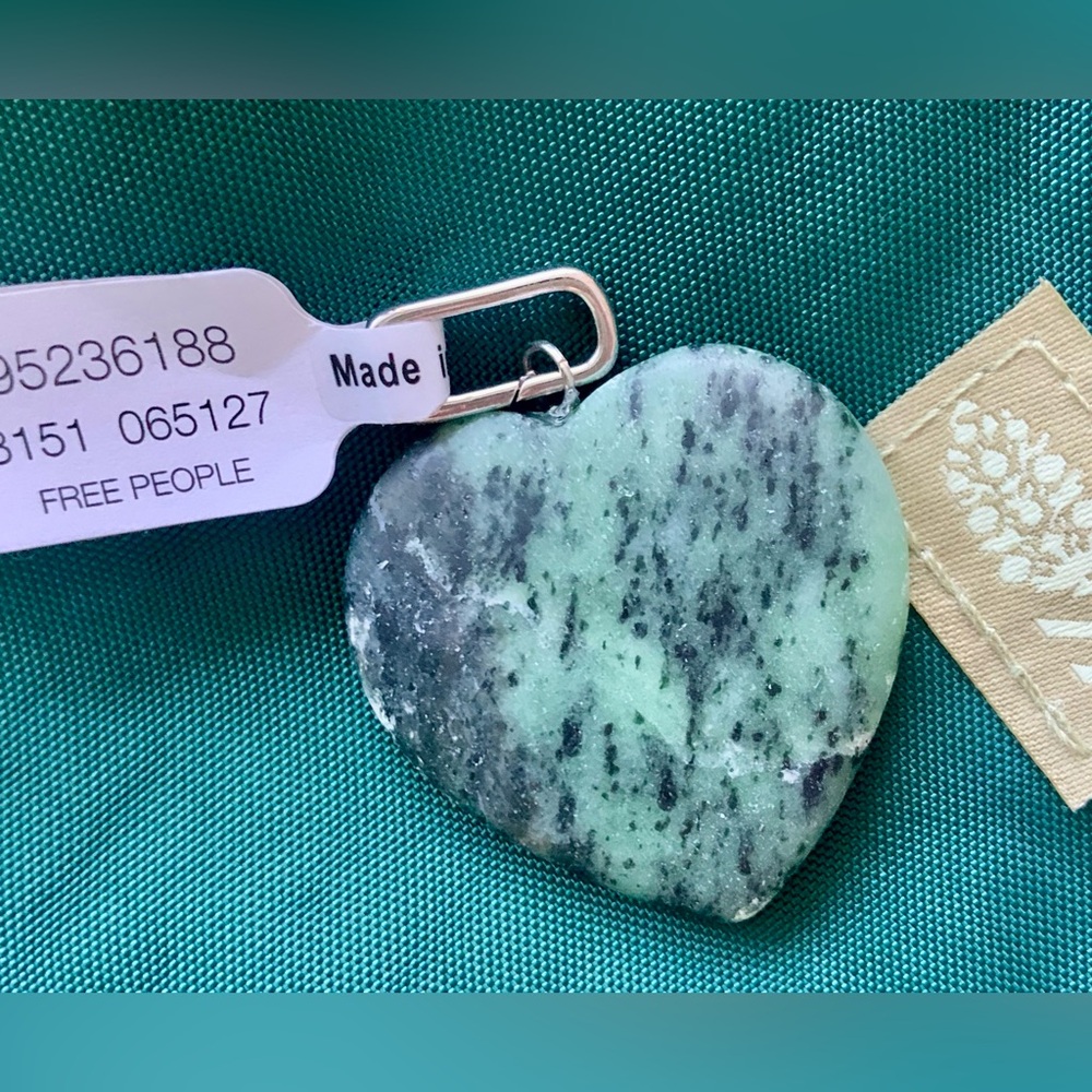 ~ Free People ~ ‘Stone Heart ~ Bag Charm’ *NWT* Charm~ Green ~ Hardware~ Silver - Picture 7 of 9
